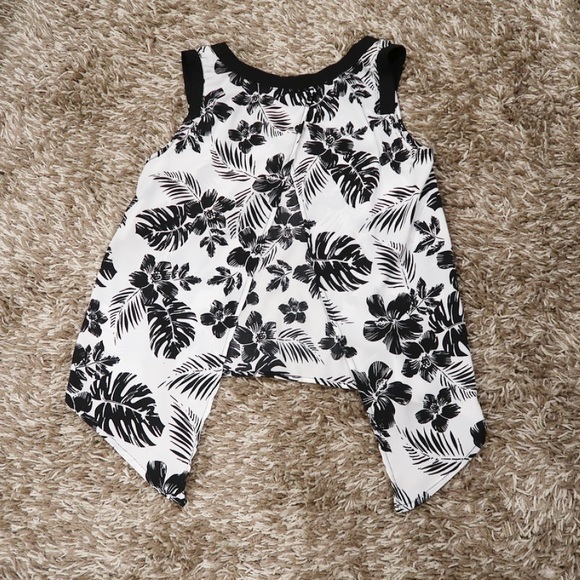 NWOT bongo black and white tropical patterned top - Picture 3 of 8